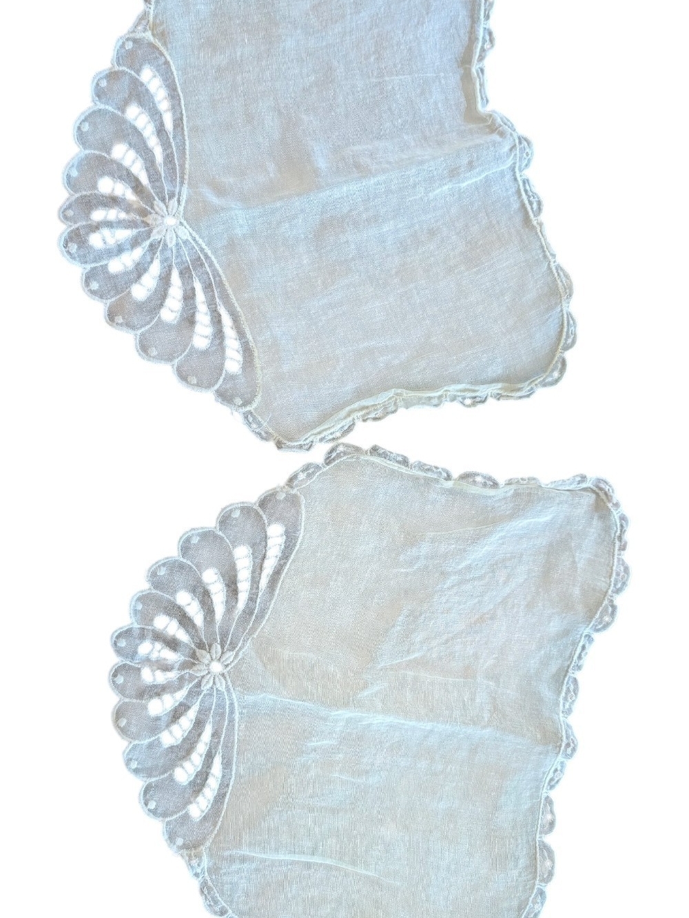 Vintage Lace-Trim Linen Doilies